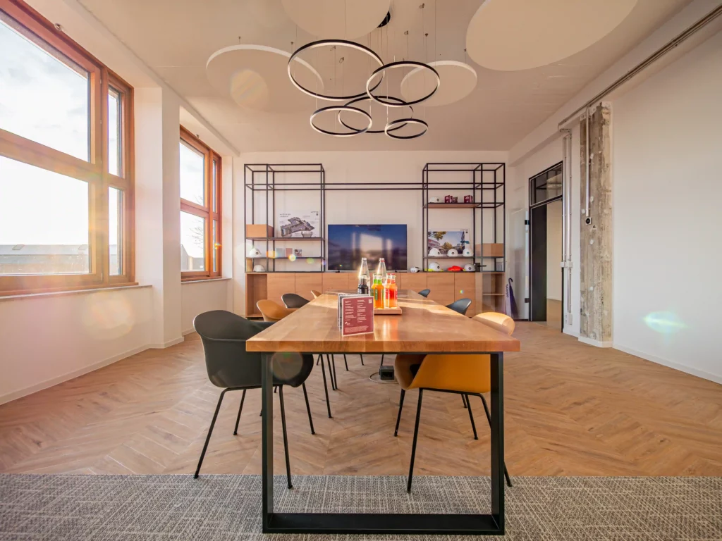 Loftworks Musterbüro mit moderner Einrichtung