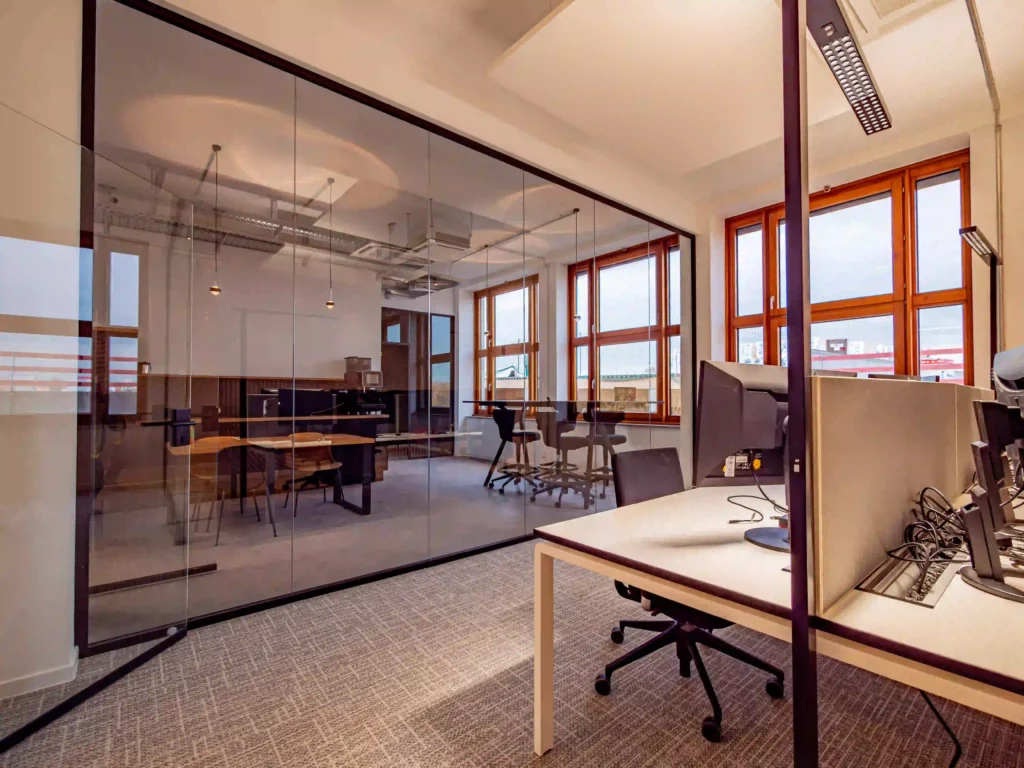 Loftworks Musterbüro mit moderner Einrichtung